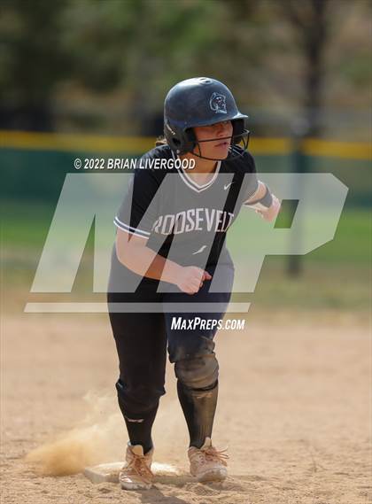 Thumbnail 3 in Roosevelt vs. Silver Creek (CHSAA 4A Region 6 Playoff) photogallery.