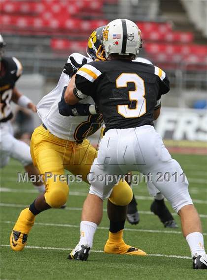 Thumbnail 3 in Upper Arlington vs. Springfield (Kirk Herbstreit National Kickoff Classic) photogallery.