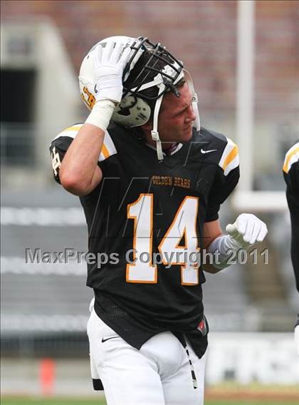 Thumbnail 3 in Upper Arlington vs. Springfield (Kirk Herbstreit National Kickoff Classic) photogallery.