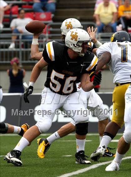 Thumbnail 3 in Upper Arlington vs. Springfield (Kirk Herbstreit National Kickoff Classic) photogallery.