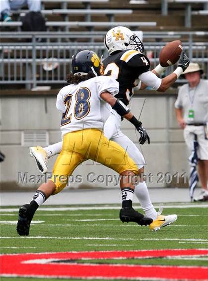 Thumbnail 1 in Upper Arlington vs. Springfield (Kirk Herbstreit National Kickoff Classic) photogallery.