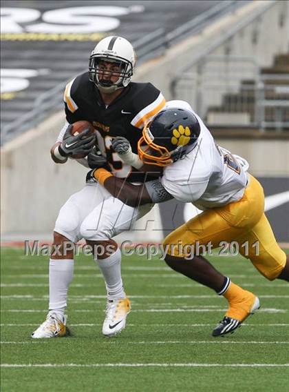 Thumbnail 1 in Upper Arlington vs. Springfield (Kirk Herbstreit National Kickoff Classic) photogallery.
