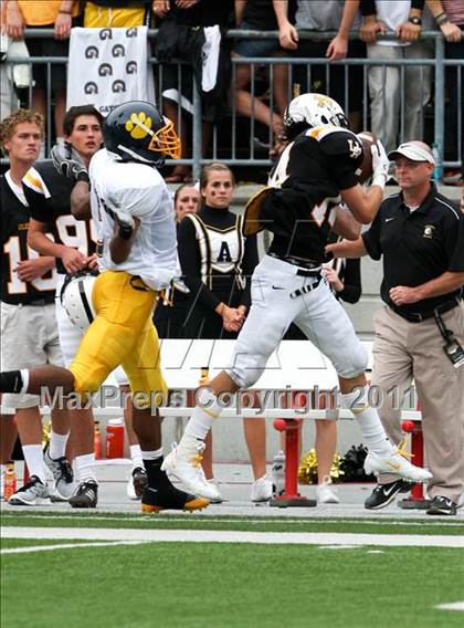 Thumbnail 3 in Upper Arlington vs. Springfield (Kirk Herbstreit National Kickoff Classic) photogallery.