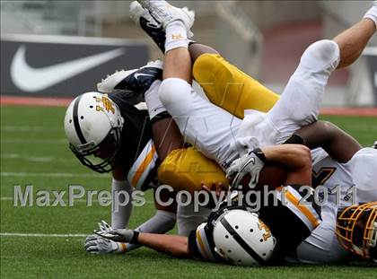 Thumbnail 2 in Upper Arlington vs. Springfield (Kirk Herbstreit National Kickoff Classic) photogallery.