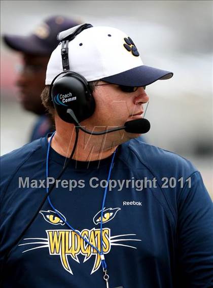 Thumbnail 3 in Upper Arlington vs. Springfield (Kirk Herbstreit National Kickoff Classic) photogallery.