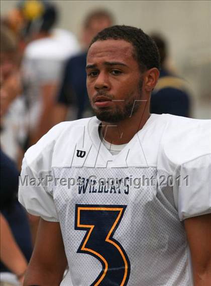 Thumbnail 1 in Upper Arlington vs. Springfield (Kirk Herbstreit National Kickoff Classic) photogallery.