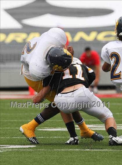 Thumbnail 2 in Upper Arlington vs. Springfield (Kirk Herbstreit National Kickoff Classic) photogallery.