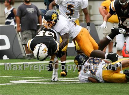Thumbnail 1 in Upper Arlington vs. Springfield (Kirk Herbstreit National Kickoff Classic) photogallery.