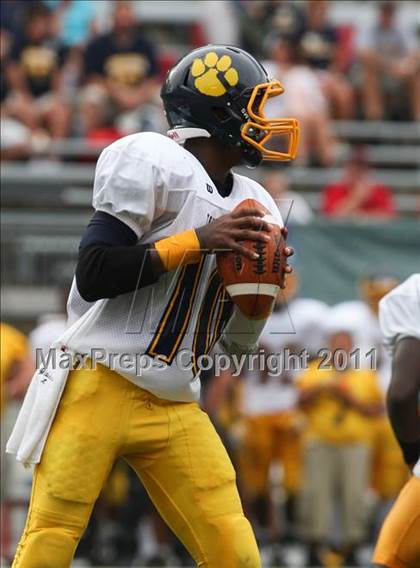 Thumbnail 3 in Upper Arlington vs. Springfield (Kirk Herbstreit National Kickoff Classic) photogallery.