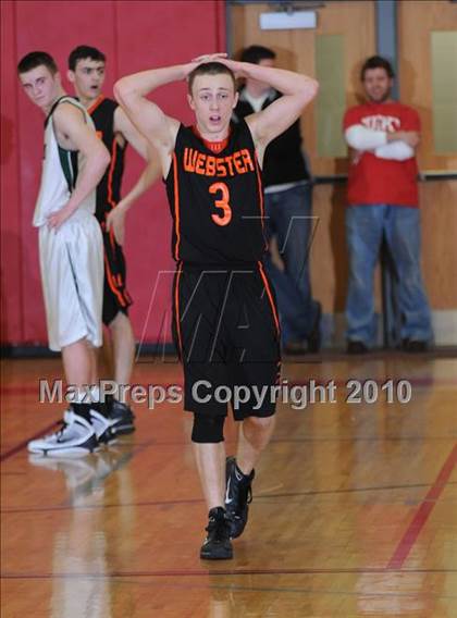 Thumbnail 1 in Webster vs. Regis (D3 Sectional Semifinal) photogallery.