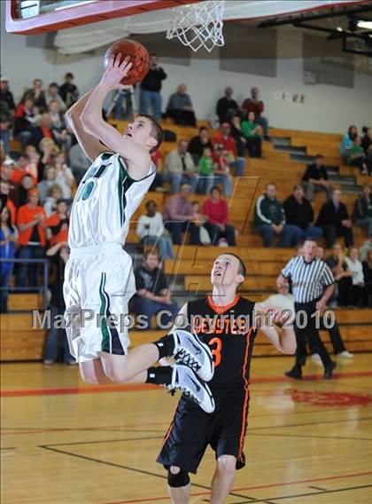 Thumbnail 1 in Webster vs. Regis (D3 Sectional Semifinal) photogallery.