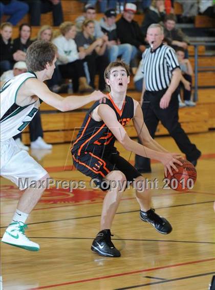 Thumbnail 3 in Webster vs. Regis (D3 Sectional Semifinal) photogallery.