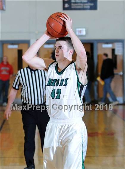 Thumbnail 2 in Webster vs. Regis (D3 Sectional Semifinal) photogallery.