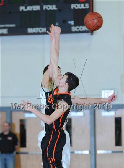 Thumbnail 3 in Webster vs. Regis (D3 Sectional Semifinal) photogallery.