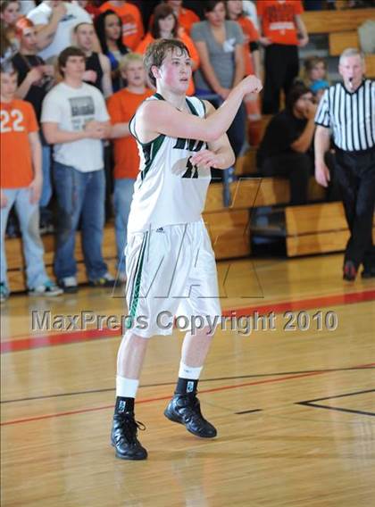 Thumbnail 2 in Webster vs. Regis (D3 Sectional Semifinal) photogallery.