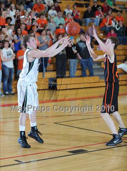 Thumbnail 1 in Webster vs. Regis (D3 Sectional Semifinal) photogallery.