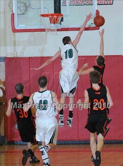 Thumbnail 3 in Webster vs. Regis (D3 Sectional Semifinal) photogallery.