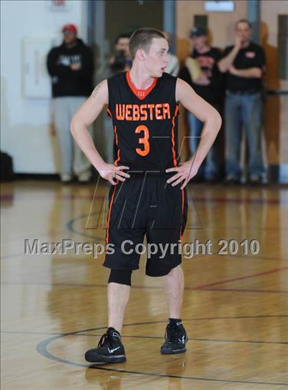 Thumbnail 2 in Webster vs. Regis (D3 Sectional Semifinal) photogallery.