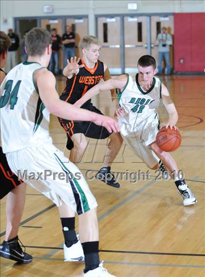 Thumbnail 2 in Webster vs. Regis (D3 Sectional Semifinal) photogallery.