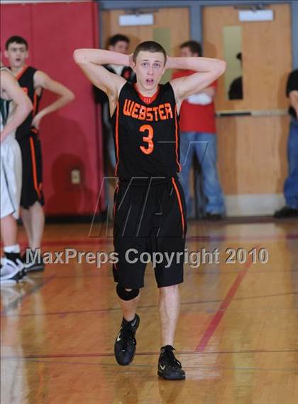 Thumbnail 2 in Webster vs. Regis (D3 Sectional Semifinal) photogallery.