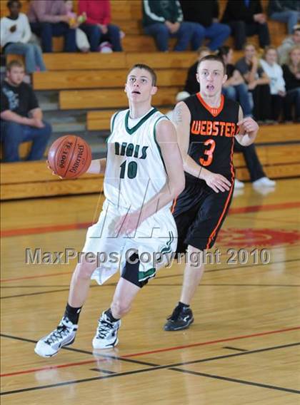 Thumbnail 3 in Webster vs. Regis (D3 Sectional Semifinal) photogallery.
