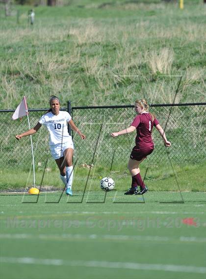 Thumbnail 3 in Kent Denver vs. Alamosa (CHSSA 3A 1st Round) photogallery.