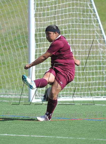 Thumbnail 2 in Kent Denver vs. Alamosa (CHSSA 3A 1st Round) photogallery.