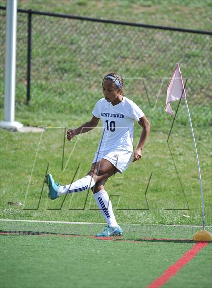 Thumbnail 3 in Kent Denver vs. Alamosa (CHSSA 3A 1st Round) photogallery.