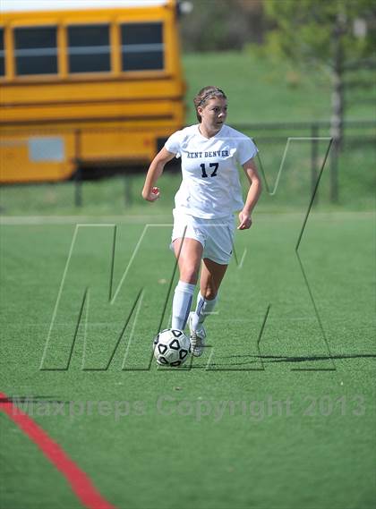 Thumbnail 3 in Kent Denver vs. Alamosa (CHSSA 3A 1st Round) photogallery.