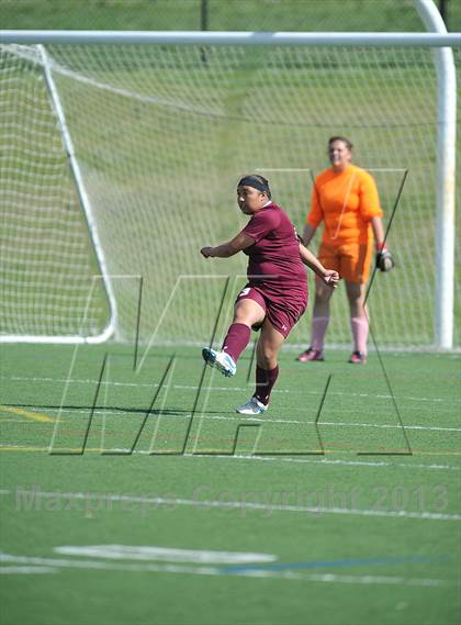 Thumbnail 2 in Kent Denver vs. Alamosa (CHSSA 3A 1st Round) photogallery.