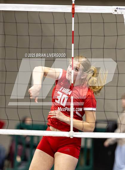 Thumbnail 1 in Holyoke vs. Yuma (CHSAA 2A Round 2) photogallery.