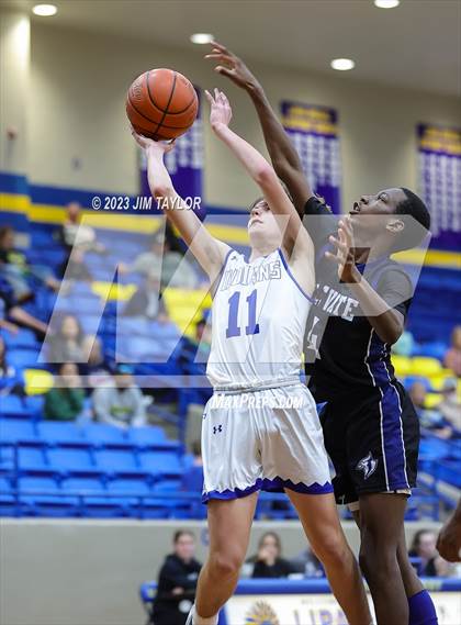 Thumbnail 1 in Lipan vs Uplift Elevate (Lipan HD Howard Classic) photogallery.