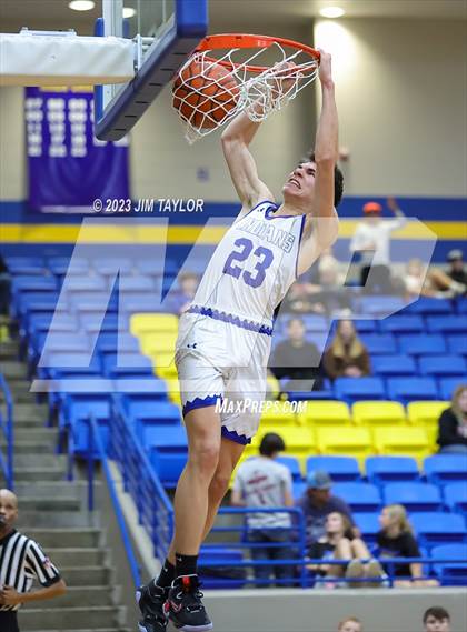 Thumbnail 1 in Lipan vs Uplift Elevate (Lipan HD Howard Classic) photogallery.