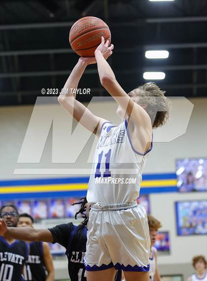 Thumbnail 3 in Lipan vs Uplift Elevate (Lipan HD Howard Classic) photogallery.
