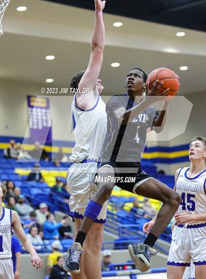 Thumbnail 2 in Lipan vs Uplift Elevate (Lipan HD Howard Classic) photogallery.