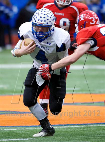 Thumbnail 3 in Hornell vs. Hoosick Falls (NYSPHSAA Class C Final) photogallery.