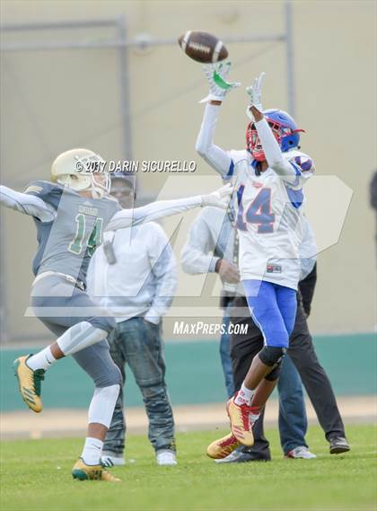 Thumbnail 1 in Long Beach Poly @ Serra photogallery.