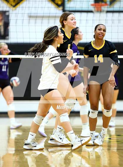 Thumbnail 2 in Timber Creek vs Fossil Ridge photogallery.
