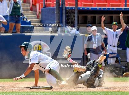 Thumbnail 2 in Royal vs. Rancho Cucamonga (CIF SS DIV 4 Championship) photogallery.