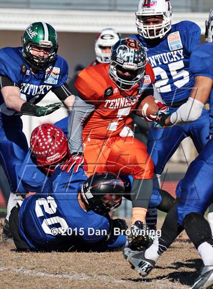 Thumbnail 1 in Tennessee vs. Kentucky (National Guard Border Bowl) photogallery.