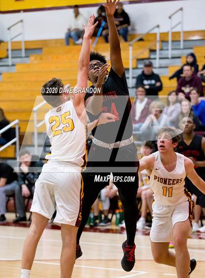 Thumbnail 1 in Valley View @ Simi Valley (CIF SS D3A Playoff 2nd Round) photogallery.