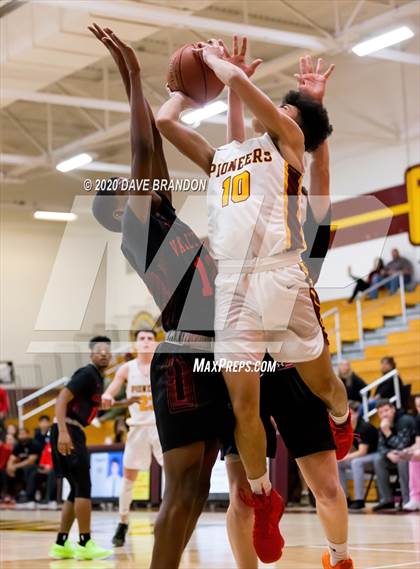Thumbnail 2 in Valley View @ Simi Valley (CIF SS D3A Playoff 2nd Round) photogallery.