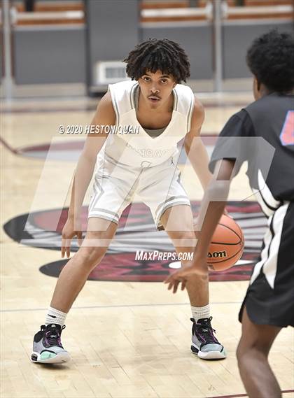 Thumbnail 2 in Mayfair vs. San Leandro (Rancho Mirage Holiday Invitational) photogallery.
