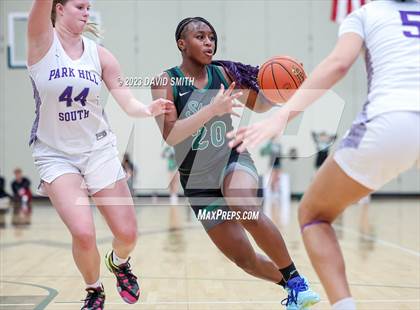 Thumbnail 1 in Staley vs. Park Hill South (MSHSAA Class 6 District 8 Championship) photogallery.