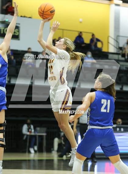Thumbnail 1 in Greenbrier vs. Lake Hamilton (AAA 5A First Round Playoff) photogallery.