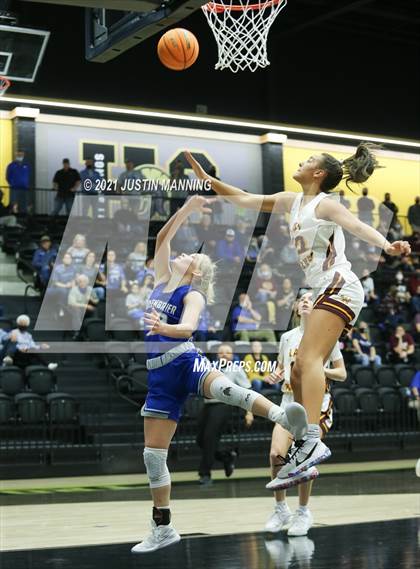 Thumbnail 2 in Greenbrier vs. Lake Hamilton (AAA 5A First Round Playoff) photogallery.