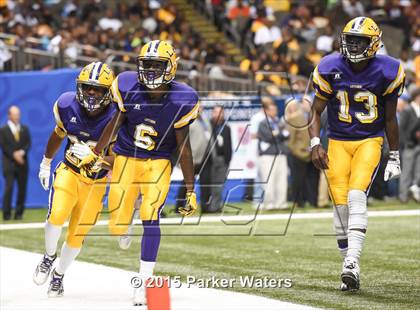 Thumbnail 3 in St. James vs. Lutcher (LHSAA Class 3A Final) photogallery.