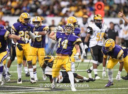 Thumbnail 2 in St. James vs. Lutcher (LHSAA Class 3A Final) photogallery.
