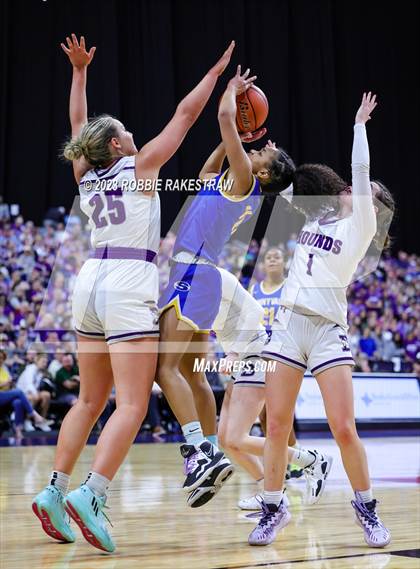 Thumbnail 3 in Boerne vs. Sunnyvale (UIL 4A Basketball State Semifinal) photogallery.