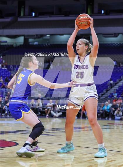 Thumbnail 2 in Boerne vs. Sunnyvale (UIL 4A Basketball State Semifinal) photogallery.